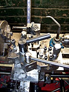 A simple and compact quick change tool post for a mini lathe